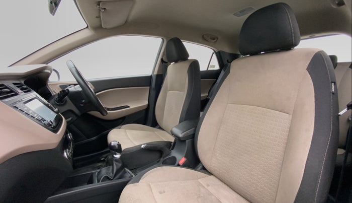 2017 Hyundai Elite i20 ASTA 1.2 (O), Petrol, Manual, 18,738 km, Right Side Front Door Cabin