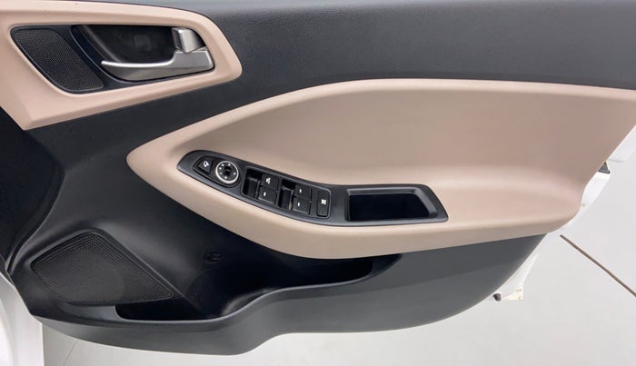 2017 Hyundai Elite i20 ASTA 1.2 (O), Petrol, Manual, 18,738 km, Driver Side Door Panels Control