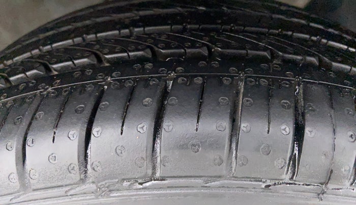2017 Hyundai Elite i20 ASTA 1.2 (O), Petrol, Manual, 18,738 km, Right Front Tyre Tread