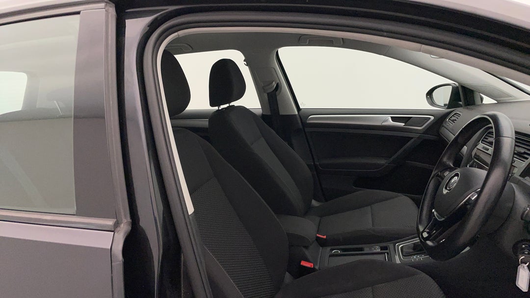 2019 Volkswagen Golf 110 Tsi Trendline, Automatic, 56645 km, Right Side Front Door Cabin View