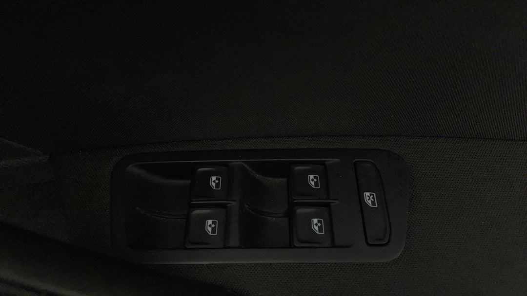 2019 Volkswagen Golf 110 Tsi Trendline, Automatic, 56645 km, Drivers Side Door Panel Controls