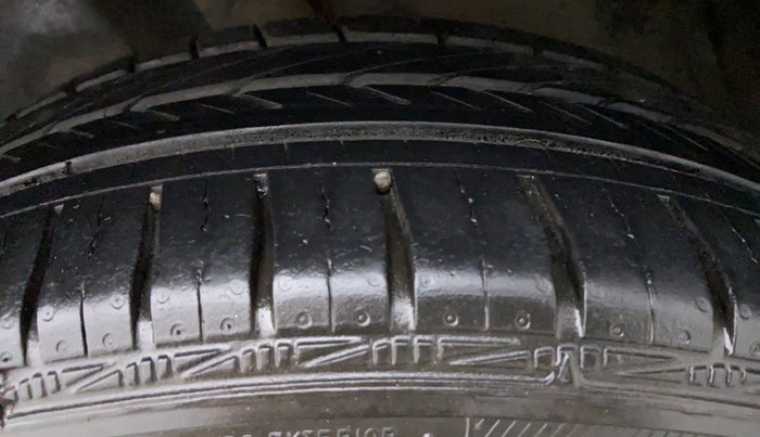 2018 Volkswagen Ameo COMFORTLINE 1.0, Petrol, Manual, 14,851 km, Left Front Tyre Tread