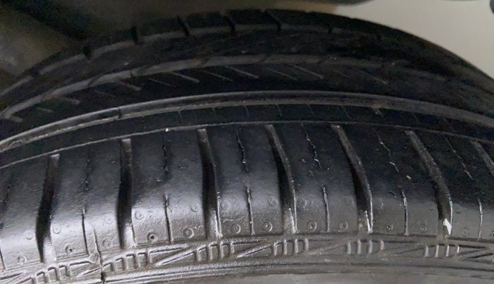 2018 Volkswagen Ameo COMFORTLINE 1.0, Petrol, Manual, 14,851 km, Left Rear Tyre Tread