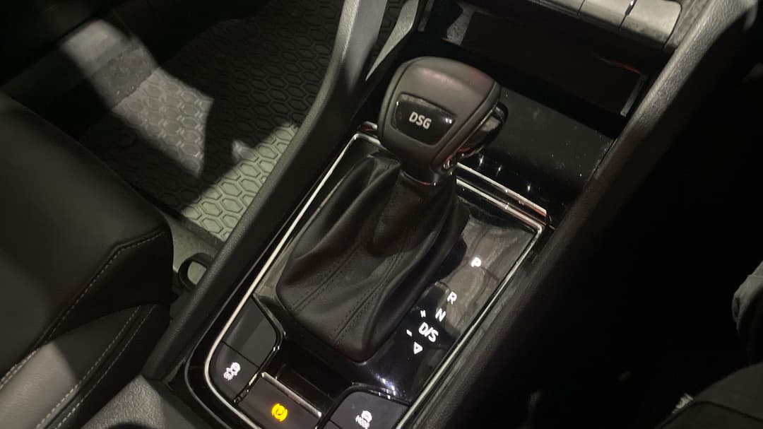 2019 SKODA Karoq 110tsi, Automatic, 62939 km, Gear Lever 
