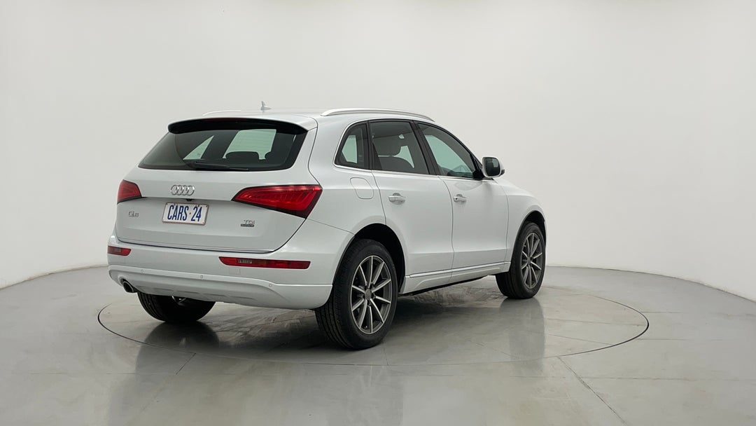 Right Back Diagonal (45- Degree) View