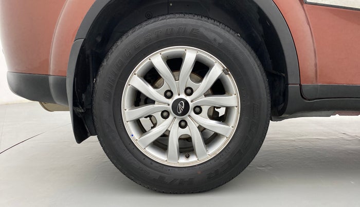 2018 Mahindra XUV500 W9, Diesel, Manual, 1,15,294 km, Right Rear Wheel
