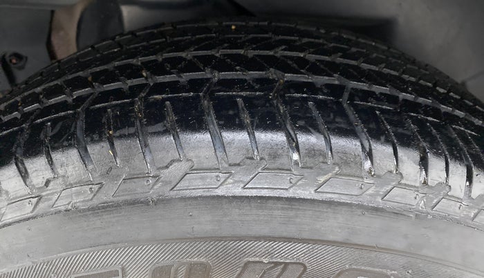 2018 Mahindra XUV500 W9, Diesel, Manual, 1,15,294 km, Right Rear Tyre Tread