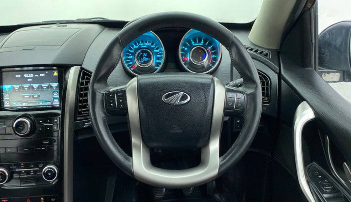 2018 Mahindra XUV500 W9, Diesel, Manual, 1,15,294 km, Steering Wheel Close Up