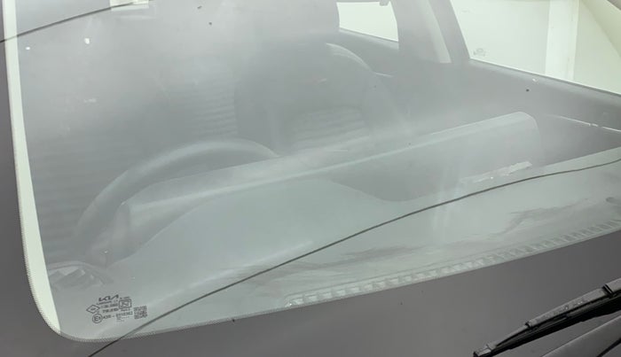 2022 KIA SONET HTK PLUS 1.0 IMT, Petrol, Manual, 13,165 km, Front windshield - Minor spot on windshield