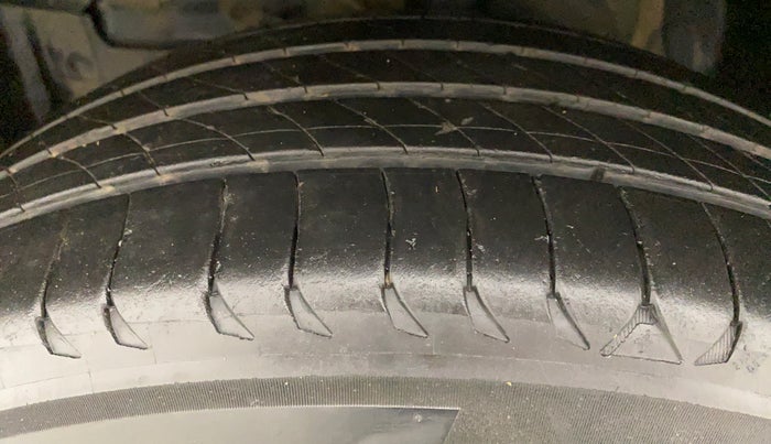 2018 Maruti Vitara Brezza ZDI PLUS, Diesel, Manual, 93,643 km, Left Front Tyre Tread