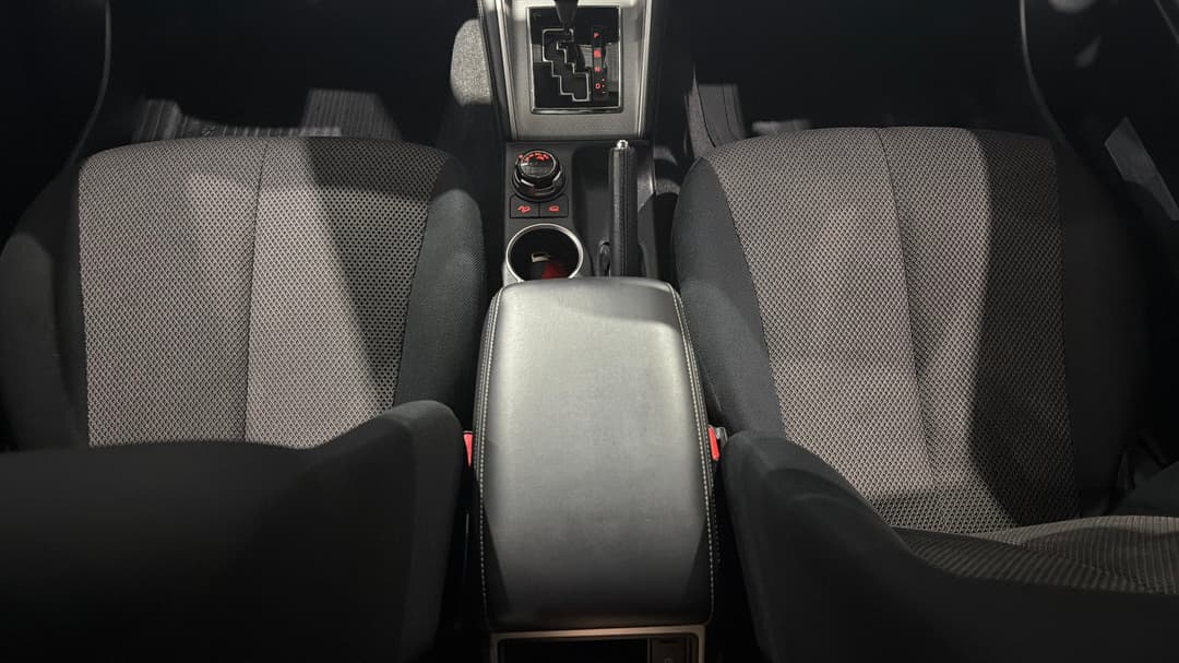 2020 Mitsubishi Triton Gls (4x4), Automatic, 76130 km, Center Console
