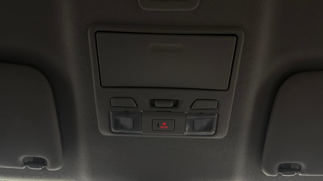 2020 Mitsubishi Triton Gls (4x4), Automatic, 76130 km, On-Roof Controls/Sunglass holder