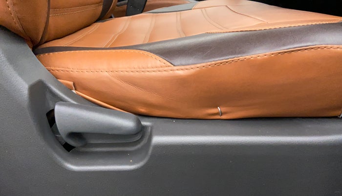 2011 Maruti Wagon R 1.0 VXI, Petrol, Manual, 86,708 km, Driver Side Adjustment Panel