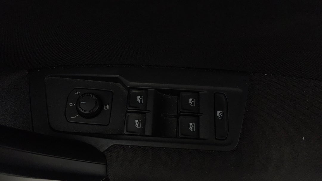 2018 Volkswagen Tiguan 110 Tsi Trendline, Automatic, 74779 km, Drivers Side Door Panel Controls