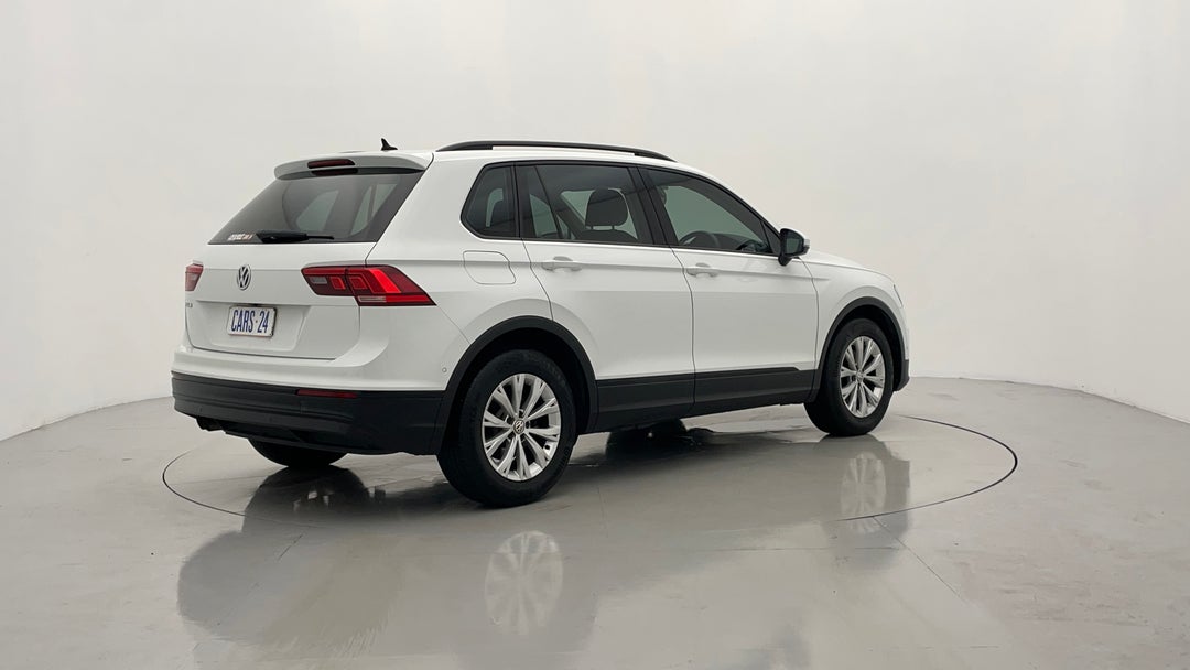 2018 Volkswagen Tiguan 110 Tsi Trendline, Automatic, 74779 km, Right Back Diagonal (45- Degree) View