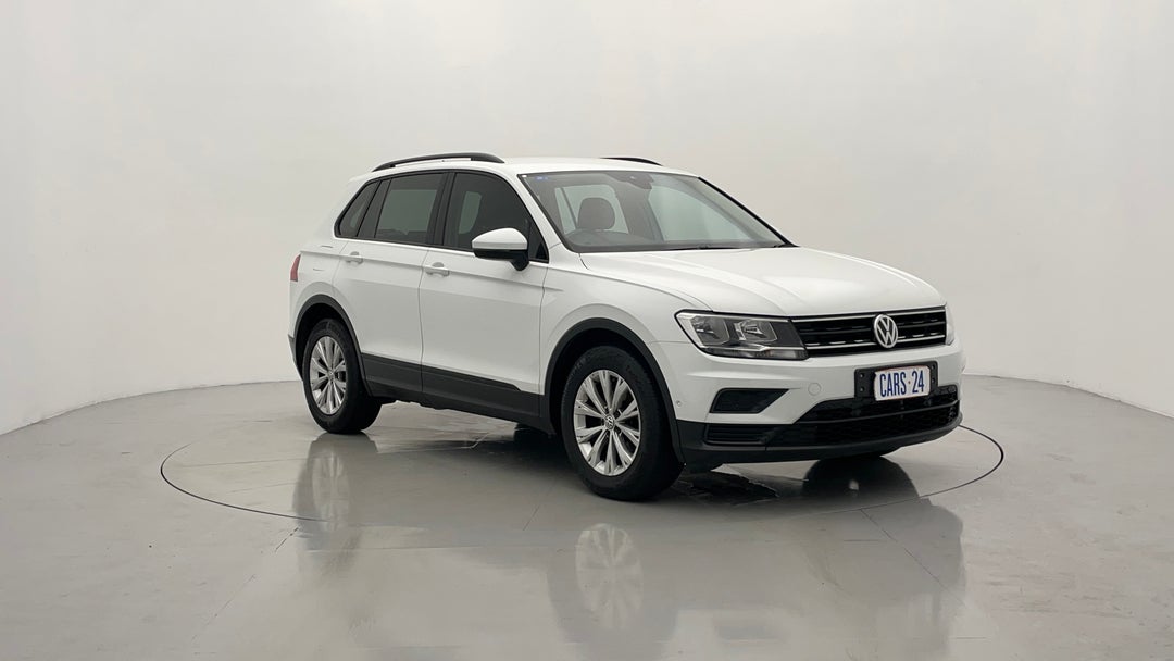 2018 Volkswagen Tiguan 110 Tsi Trendline, Automatic, 74779 km, Right Front Diagonal (45- Degree) View