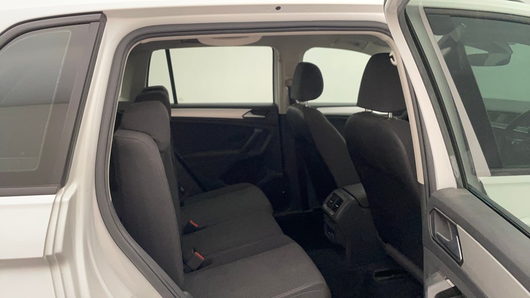 2018 Volkswagen Tiguan 110 Tsi Trendline, Automatic, 74779 km, Right Side Rear Door Cabin View