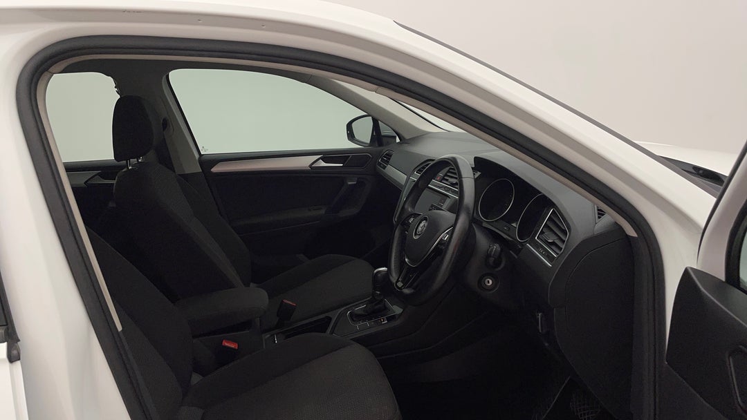 2018 Volkswagen Tiguan 110 Tsi Trendline, Automatic, 74779 km, Right Side Front Door Cabin View