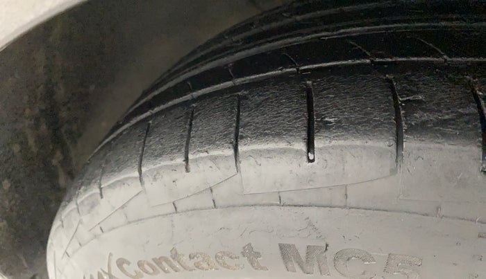 2015 Hyundai Creta SX 1.6 DIESEL, Diesel, Manual, 1,07,555 km, Left front tyre - Minor crack