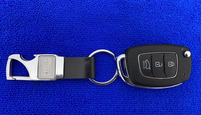 2015 Hyundai Creta SX 1.6 DIESEL, Diesel, Manual, 1,07,555 km, Key Close Up