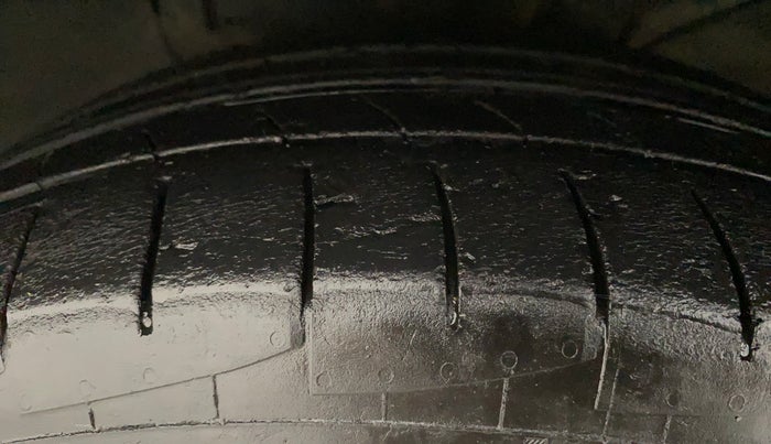 2015 Hyundai Creta SX 1.6 DIESEL, Diesel, Manual, 1,07,555 km, Left Front Tyre Tread
