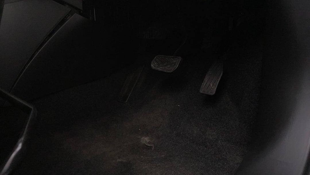 2021 Suzuki Swift Gl Navi, Automatic, 44042 km, Pedals and Footmat