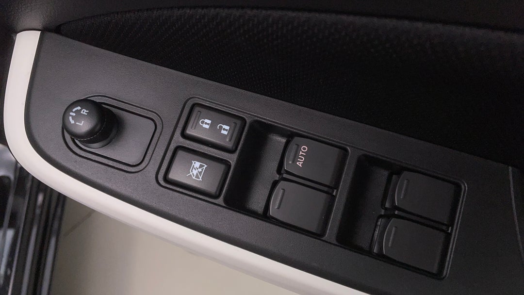 2021 Suzuki Swift Gl Navi, Automatic, 44042 km, Drivers Side Door Panel Controls