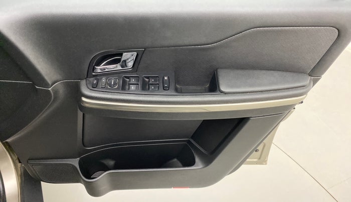 2018 Tata Hexa Varicor 400 XTA, Diesel, Automatic, 59,336 km, Driver Side Door Panels Control