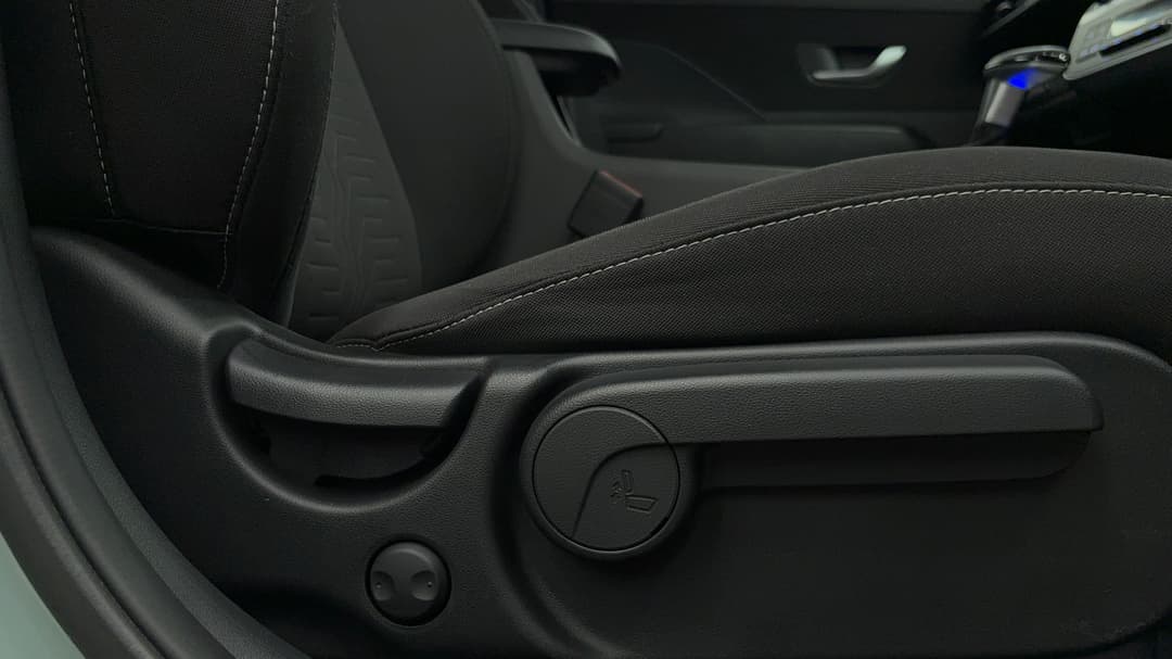 2025 Hyundai Kona Kona, Automatic, 11165 km, Drivers Side Adjustment Panel