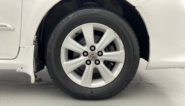 2011 Toyota Corolla Altis 1.8 G, Petrol, Manual, 1,75,128 km, Right Front Wheel