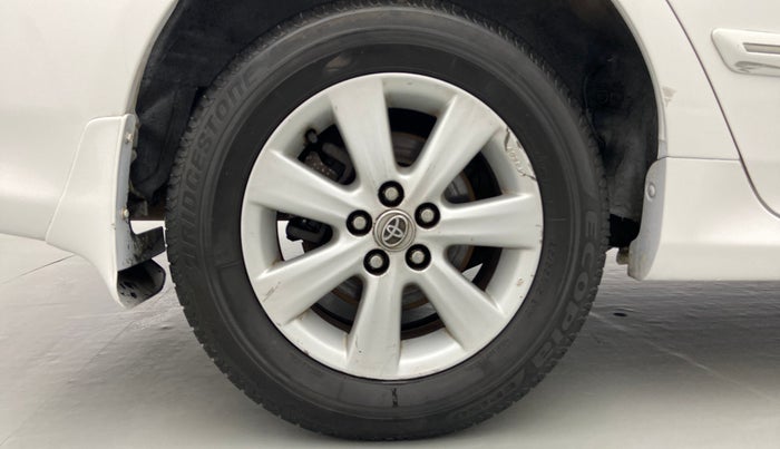 2011 Toyota Corolla Altis 1.8 G, Petrol, Manual, 1,75,128 km, Right Rear Wheel