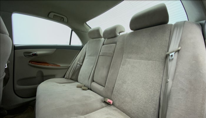 2011 Toyota Corolla Altis 1.8 G, Petrol, Manual, 1,75,128 km, Right Side Rear Door Cabin