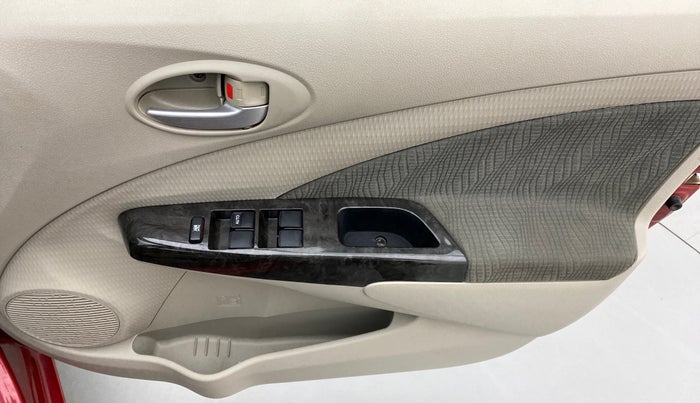 2016 Toyota Etios Liva V  LIMITED, Petrol, Manual, 39,921 km, Driver Side Door Panels Control