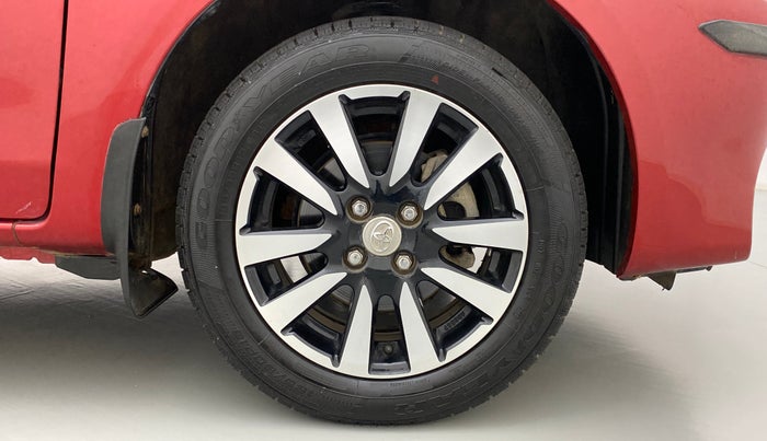 2016 Toyota Etios Liva V  LIMITED, Petrol, Manual, 39,921 km, Right Front Wheel