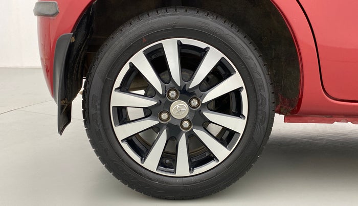 2016 Toyota Etios Liva V  LIMITED, Petrol, Manual, 39,921 km, Right Rear Wheel