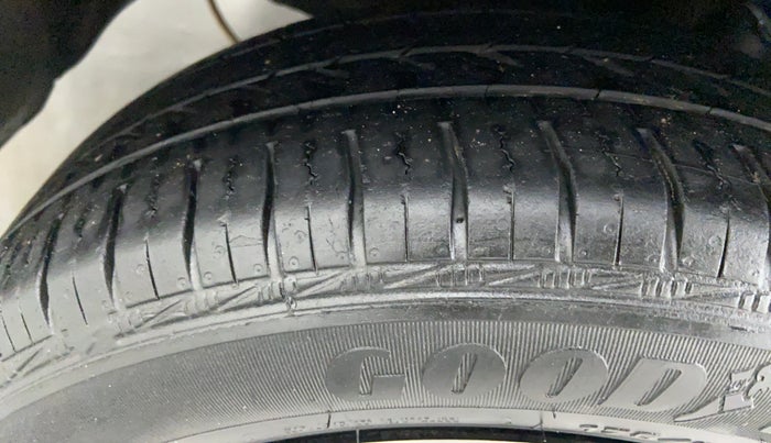 2019 Hyundai Grand i10 SPORTZ 1.2 KAPPA VTVT, Petrol, Manual, 69,796 km, Left Front Tyre Tread