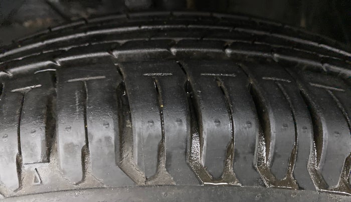 2019 Maruti Swift VXI, Petrol, Manual, 1,998 km, Left Front Tyre Tread