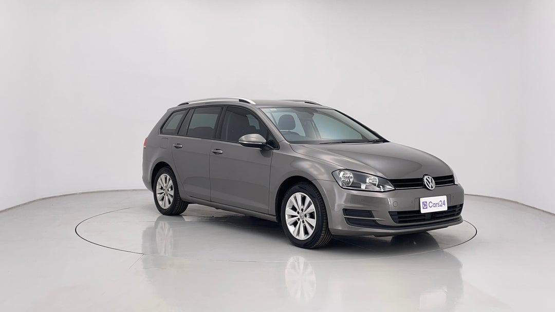 2015 Volkswagen Golf 90 Tsi Comfortline, Automatic, 82224 km, Right Front Diagonal (45- Degree) View