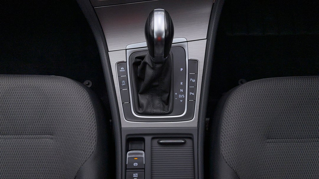 2015 Volkswagen Golf 90 Tsi Comfortline, Automatic, 82224 km, Gear Lever 