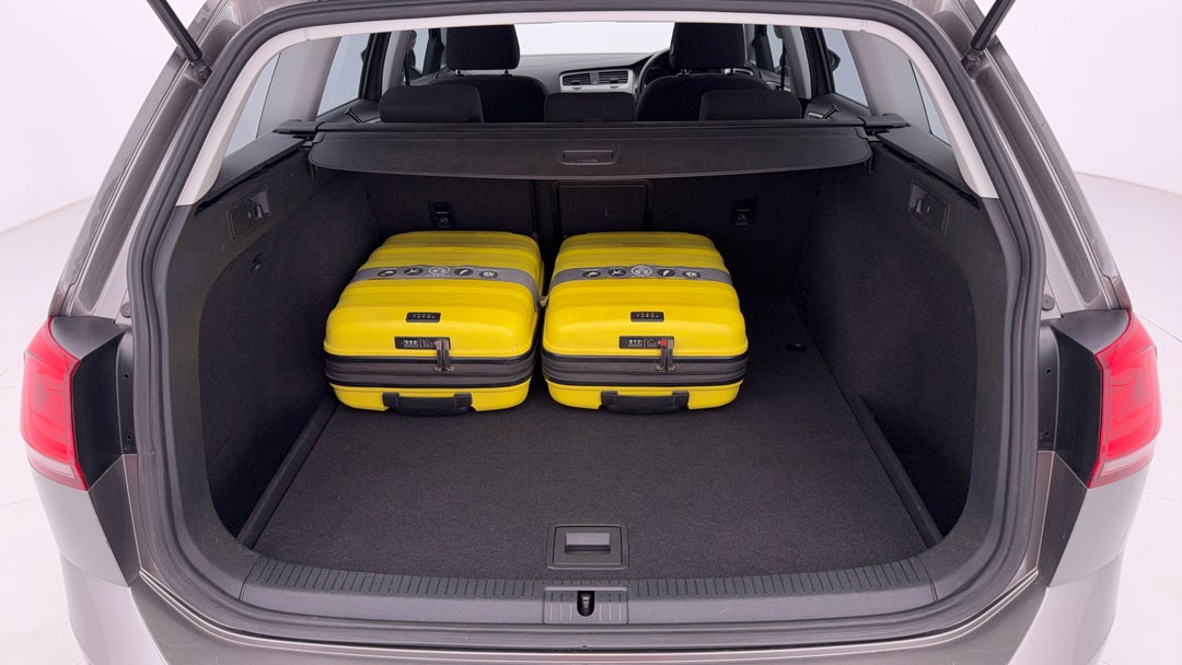 2015 Volkswagen Golf 90 Tsi Comfortline, Automatic, 82224 km, Boot Inside View with Luggage