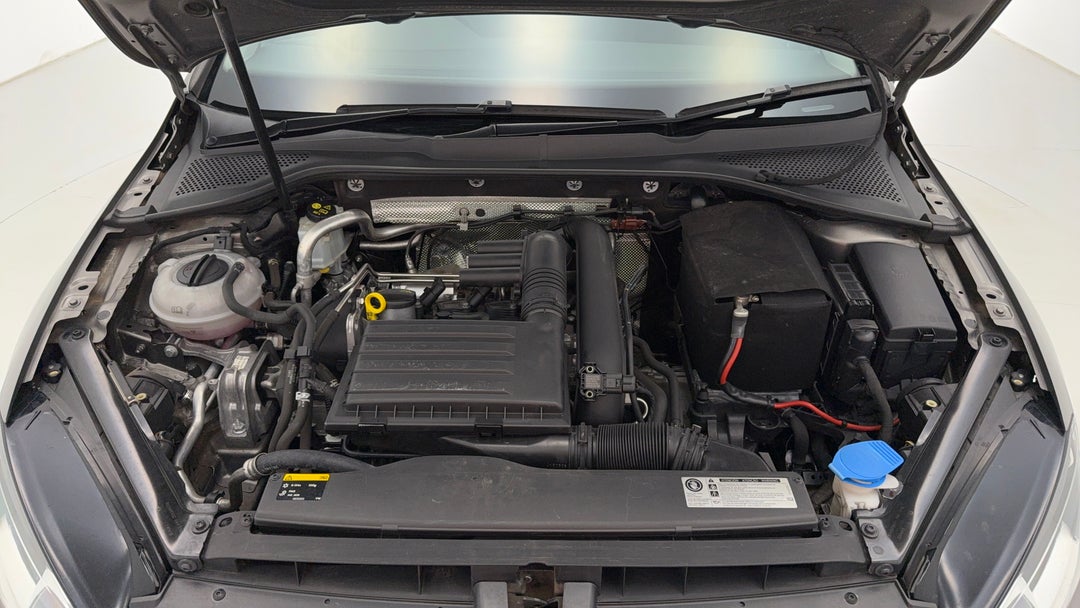 2015 Volkswagen Golf 90 Tsi Comfortline, Automatic, 82224 km, Open Bonnet (Engine)