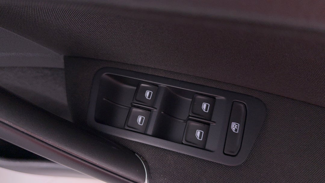 2015 Volkswagen Golf 90 Tsi Comfortline, Automatic, 82224 km, Drivers Side Door Panel Controls