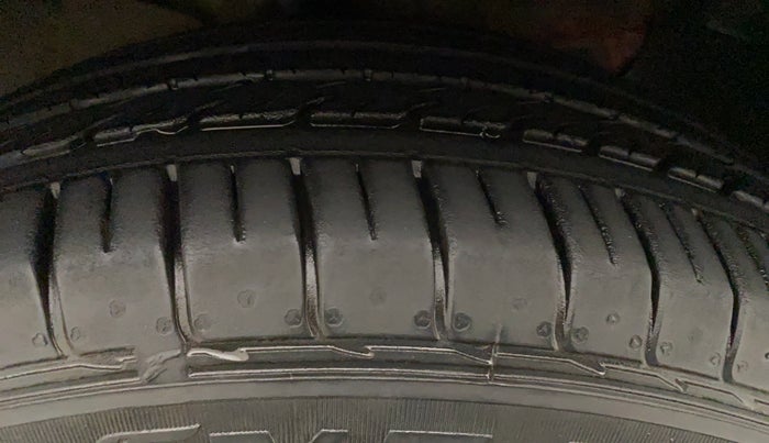2017 Hyundai Creta E PLUS 1.6 PETROL, Petrol, Manual, 89,501 km, Right Front Tyre Tread