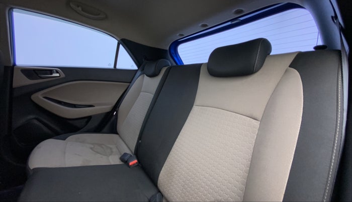 2017 Hyundai Elite i20 ASTA 1.2 (O), Petrol, Manual, 46,483 km, Right Side Rear Door Cabin