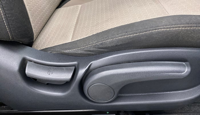 2017 Hyundai Elite i20 ASTA 1.2 (O), Petrol, Manual, 46,483 km, Driver Side Adjustment Panel