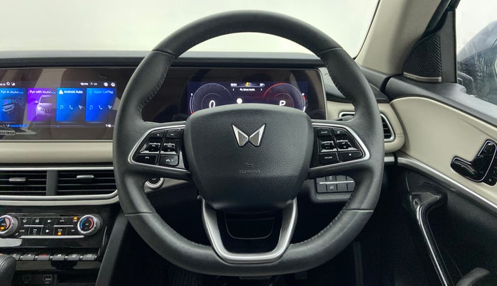 2022 Mahindra XUV700 AX 7 LUXURY D AT 7 STR, Diesel, Automatic, 7,511 km, Steering Wheel Close Up