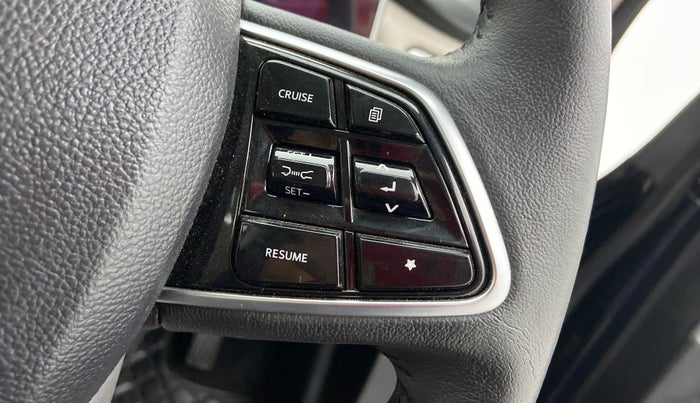 2022 Mahindra XUV700 AX 7 LUXURY D AT 7 STR, Diesel, Automatic, 7,511 km, Adaptive Cruise Control
