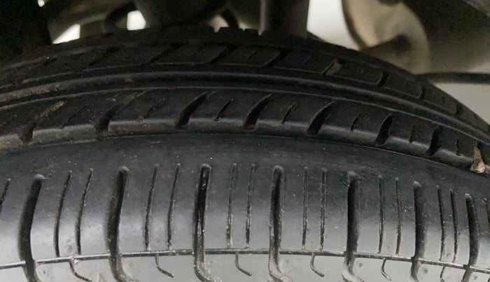 2010 Maruti Zen Estilo LXI, Petrol, Manual, 41,115 km, Right Rear Tyre Tread