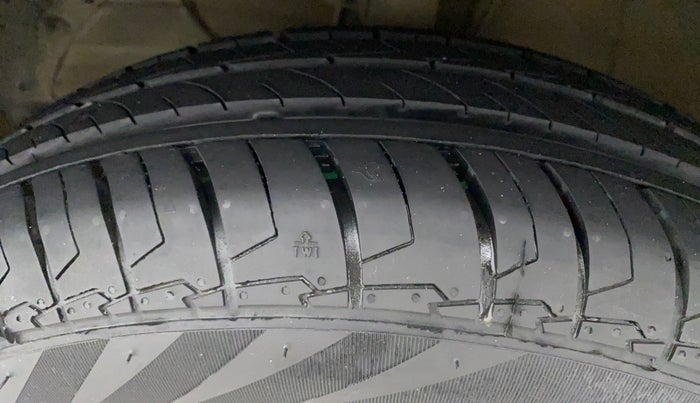 2022 Maruti Dzire VXI AMT, Petrol, Automatic, 7,524 km, Left Front Tyre Tread