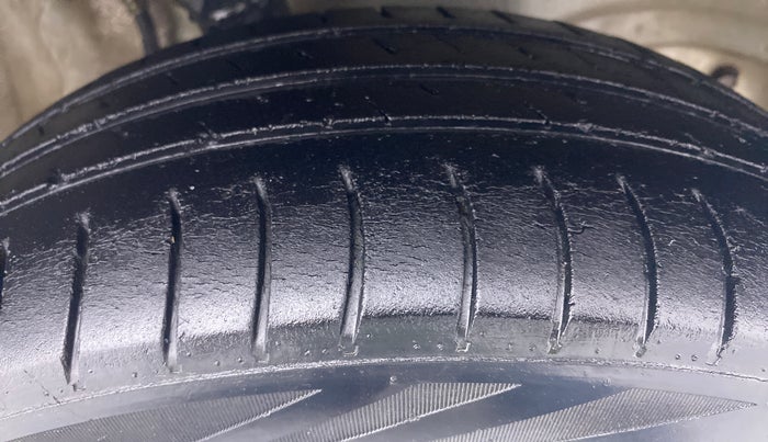 2017 Maruti Alto K10 VXI P, Petrol, Manual, 6,89,380 km, Right Front Tyre Tread